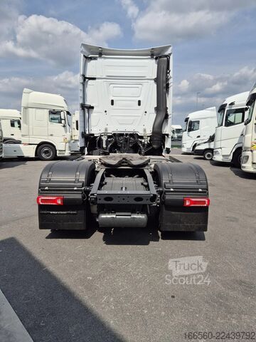 Standardtraktor Mercedes-Benz Actros 1945 LS