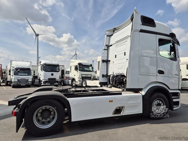 Standardtraktor Mercedes-Benz Actros 1945 LS