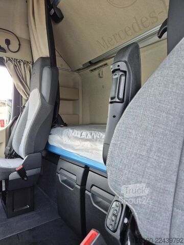 Standardtraktor Mercedes-Benz Actros 1945 LS