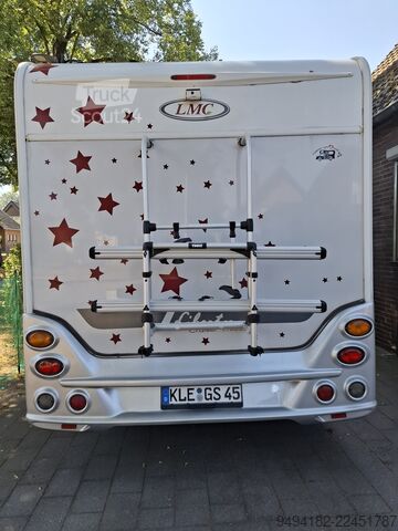 Puoliksi integroitu matkailuauto Ford LMC Liberty 708
