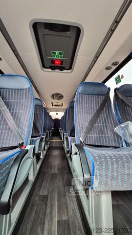 Minibussi IVECO 2x Daily 70 Lagerfahrzrug Ferqui Sunrise 2,5 m B