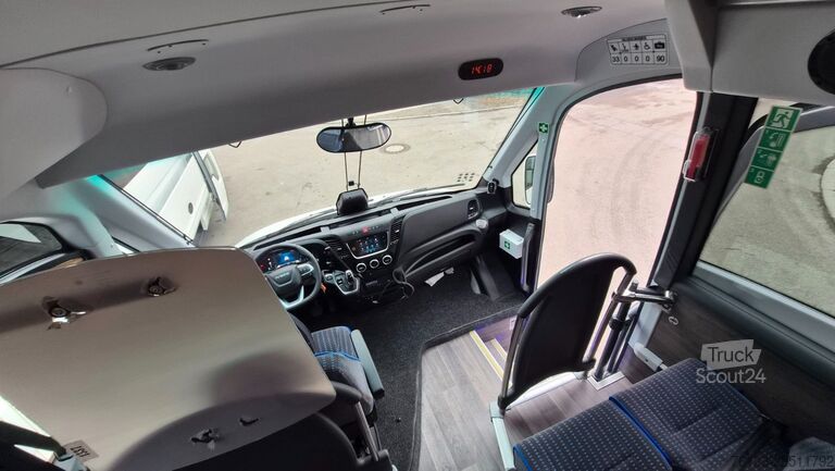 Minibussi IVECO 2x Daily 70 Lagerfahrzrug Ferqui Sunrise 2,5 m B