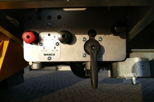 Kroghejsevogn MÜLLER-MITTELTAL 18 t. Kombi Abroller Absetzer Tieflader, Luft