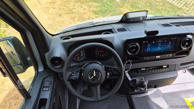 Minibus MERCEDES-BENZ 517 Lord Comfort XXL Vorlauffahrzeug 23 SS