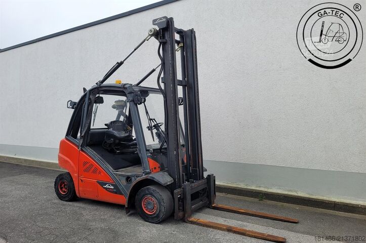 Dyzeliniai krautuvai Linde H20D