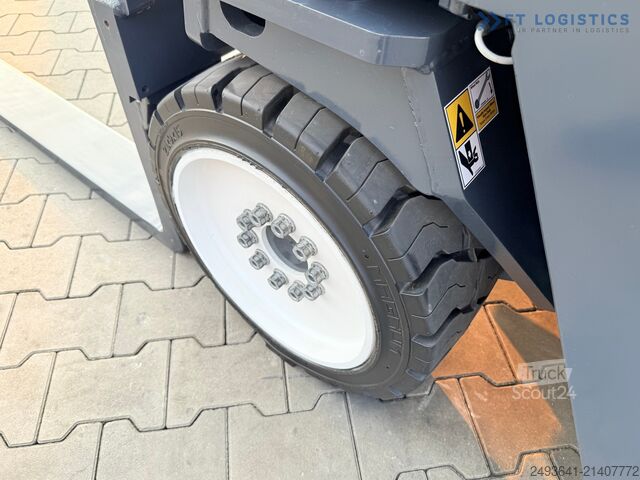 4-weg vorkheftruck Combilift C4000CB TRIPLEX 5200MM FREE-LIFT TOP 1