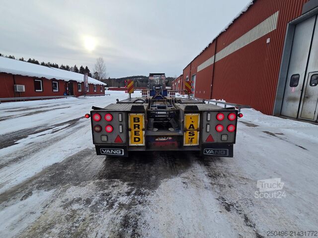 Standardni traktor Volvo FH 16 750 8x4+2 GCW 180 ton / DOLLY / RETARDER ...