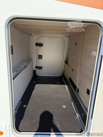 Polointegrovaný karavan WEINSBERG CaraCompact EDITION PEPPER 600 MEG 2027, Automa.