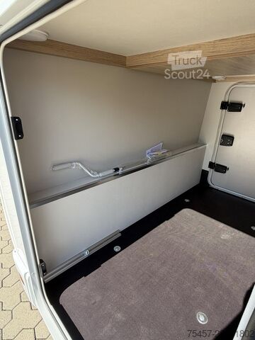 Polointegrovaný karavan WEINSBERG CaraCompact EDITION PEPPER 600 MEG 2027, Automa.