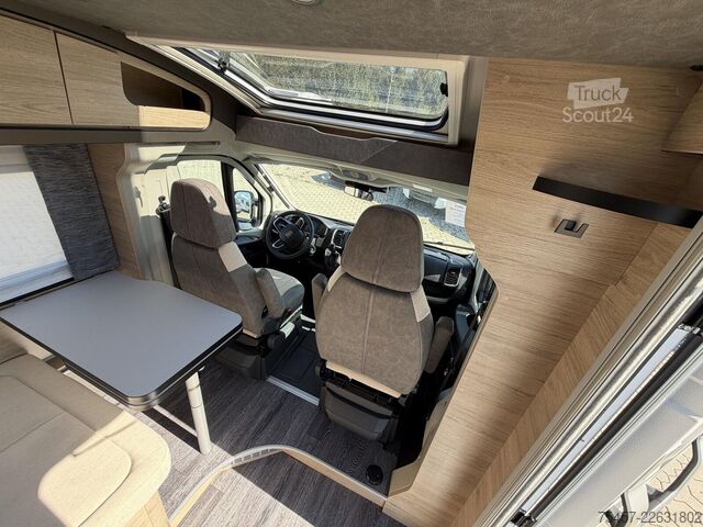 Polointegrovaný karavan WEINSBERG CaraCompact EDITION PEPPER 600 MEG 2027, Automa.