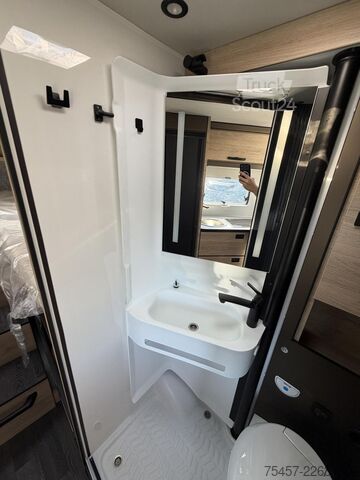 Polointegrovaný karavan WEINSBERG CaraCompact EDITION PEPPER 600 MEG 2027, Automa.