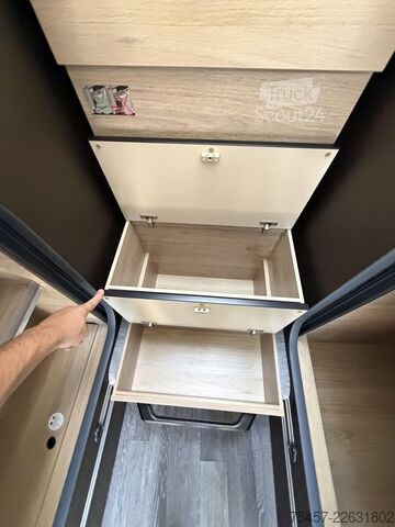 Polointegrovaný karavan WEINSBERG CaraCompact EDITION PEPPER 600 MEG 2027, Automa.