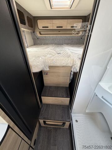 Polointegrovaný karavan WEINSBERG CaraCompact EDITION PEPPER 600 MEG 2027, Automa.