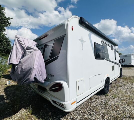 Polointegrovaný karavan KNAUS Sky Ti 700 MEB Platinum Selection Hubstützen