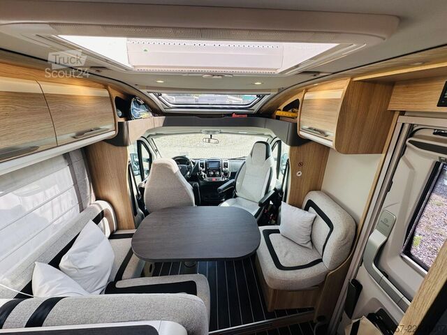 Polointegrovaný karavan KNAUS Sky Ti 700 MEB Platinum Selection Hubstützen