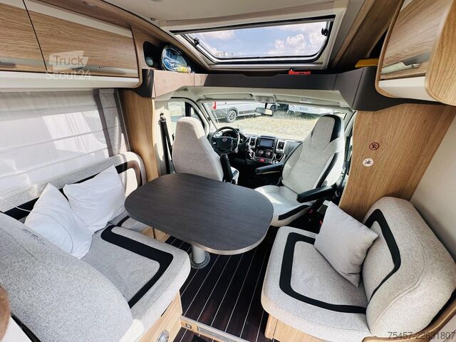 Polointegrovaný karavan KNAUS Sky Ti 700 MEB Platinum Selection Hubstützen