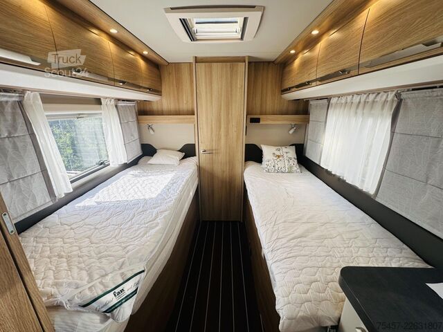 Polointegrovaný karavan KNAUS Sky Ti 700 MEB Platinum Selection Hubstützen