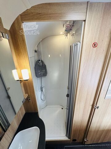 Polointegrovaný karavan KNAUS Sky Ti 700 MEB Platinum Selection Hubstützen