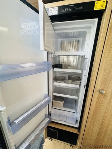 Polointegrovaný karavan KNAUS Sky Ti 700 MEB Platinum Selection Hubstützen