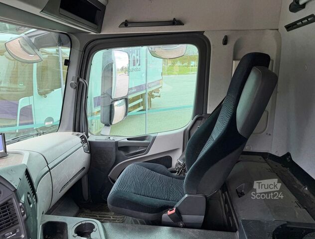Skriňové nákladné vozidlo MERCEDES-BENZ Antos 1830 FULL AIR TAIL LIFT 648.000 KM SMART T