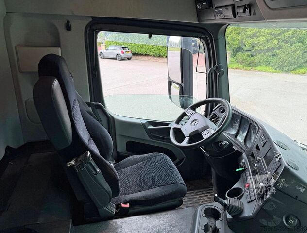 Skriňové nákladné vozidlo MERCEDES-BENZ Antos 1830 FULL AIR TAIL LIFT 648.000 KM SMART T