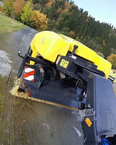Stroj na čištění ulic Schmidt TSS 122, Like NEW