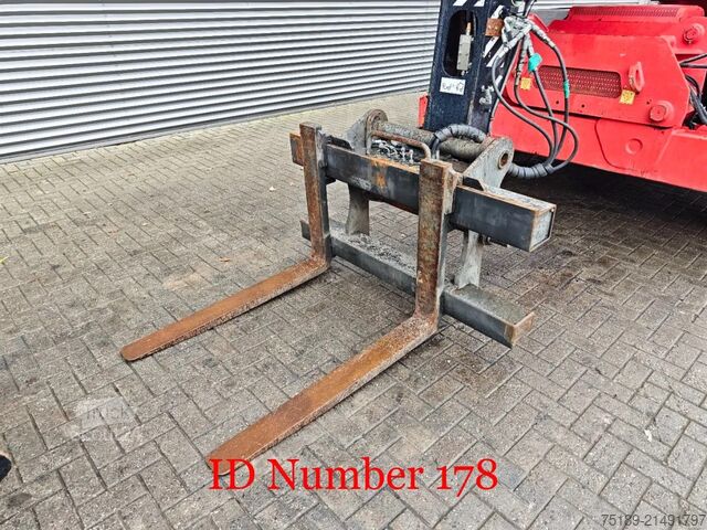 رافعة تلسكوبية دوارة Manitou MRT 2150+ Privilege Radio Remote Forks Jip!