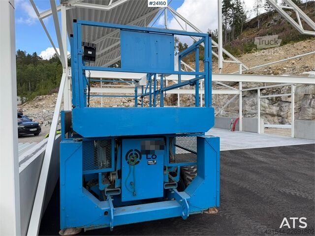 Aerial platform Genie GS-338 4X4 scissor lift
