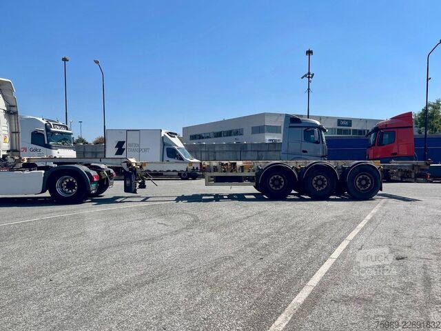 Container transport Fruehauf 3 Axles 1x45ft, 1x30ft, 1x40ft, 2x20ft  extanda...