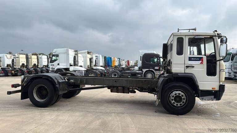 Fahrgestell mit Fahrerhaus Volvo FL 220 (FULL STEEL SUSP. / 10 BOLTS / 18 TONS /...