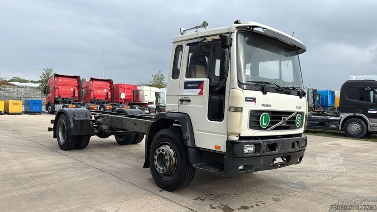 Fahrgestell mit Fahrerhaus Volvo FL 220 (FULL STEEL SUSP. / 10 BOLTS / 18 TONS /...