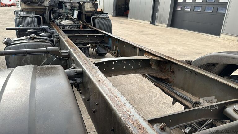 Fahrgestell mit Fahrerhaus Volvo FL 220 (FULL STEEL SUSP. / 10 BOLTS / 18 TONS /...