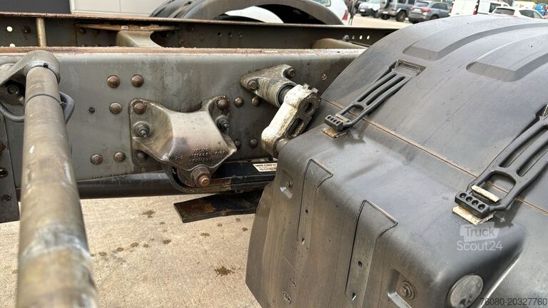 Fahrgestell mit Fahrerhaus Volvo FL 220 (FULL STEEL SUSP. / 10 BOLTS / 18 TONS /...