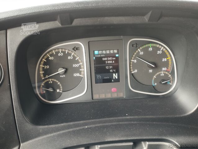 Transporter s tovornim zabojem in dvižno ploščadjo Mercedes-Benz 821 L Atego Koffer LBW Automatik Standh