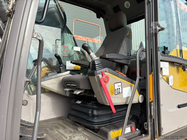 гусеничный экскаватор Volvo EC220EL