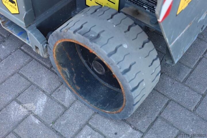 Scissor lift Holland Lift Ecostar HL-9710 Electric, 12m Working Height, 325k