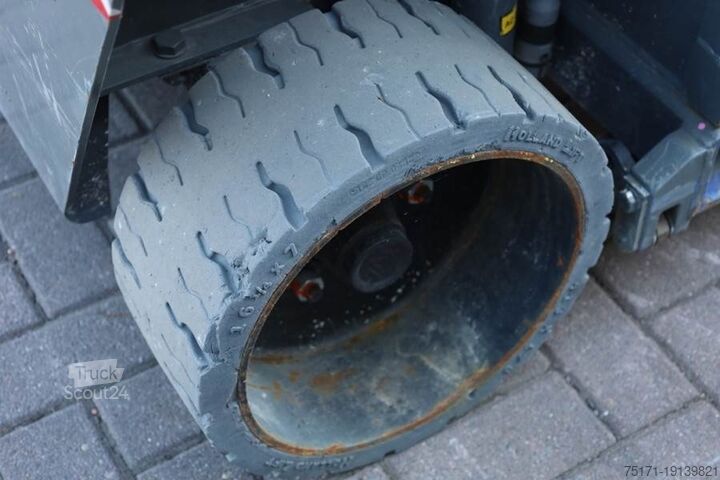 Scissor lift Holland Lift Ecostar HL-9710 Electric, 12m Working Height, 325k