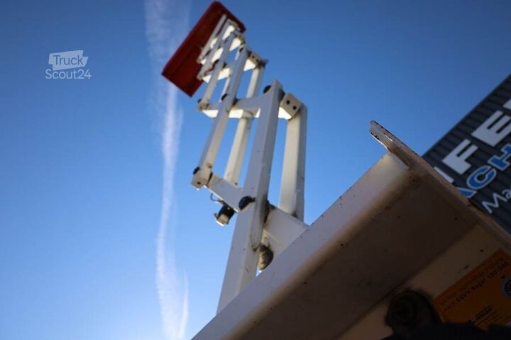 Scissor lift Holland Lift Ecostar HL-9710 Electric, 12m Working Height, 325k