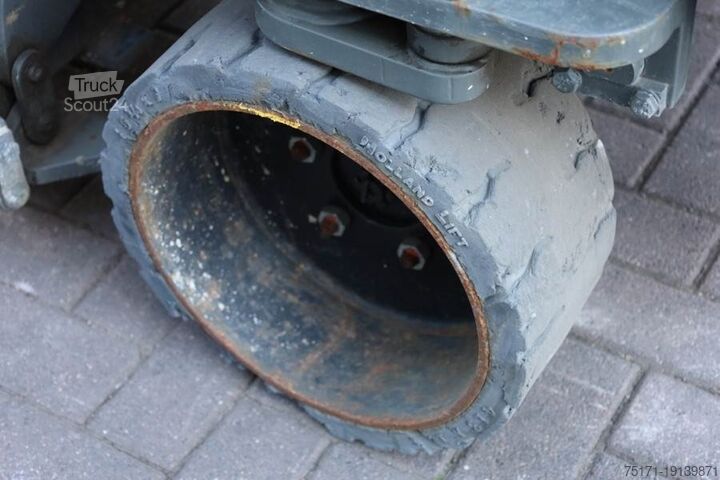 Scissor lift Holland Lift Ecostar HL-9710 Electric, 12m Working Height, 325k