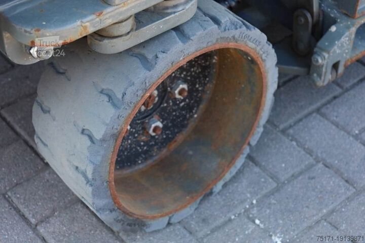 Scissor lift Holland Lift Ecostar HL-9710 Electric, 12m Working Height, 325k