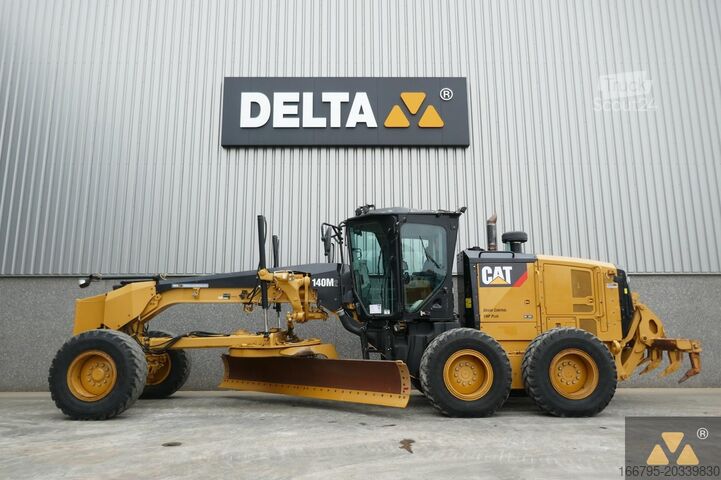 Grader Caterpillar 140M2