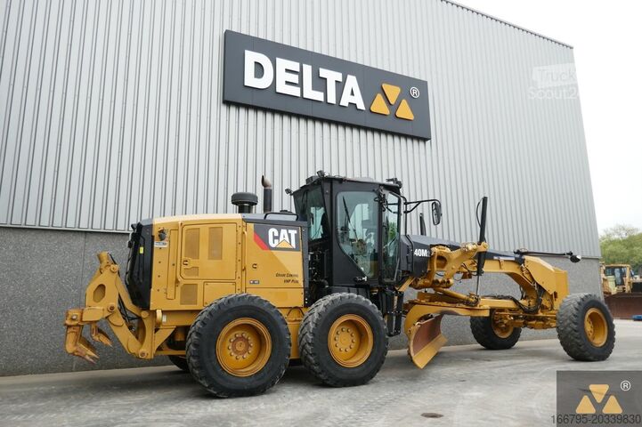 Grader Caterpillar 140M2
