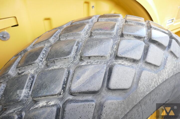 Enkel trumvals Caterpillar CS64B