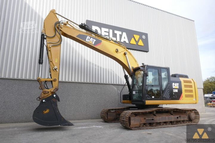Grävmaskin på larvband Caterpillar 320EL