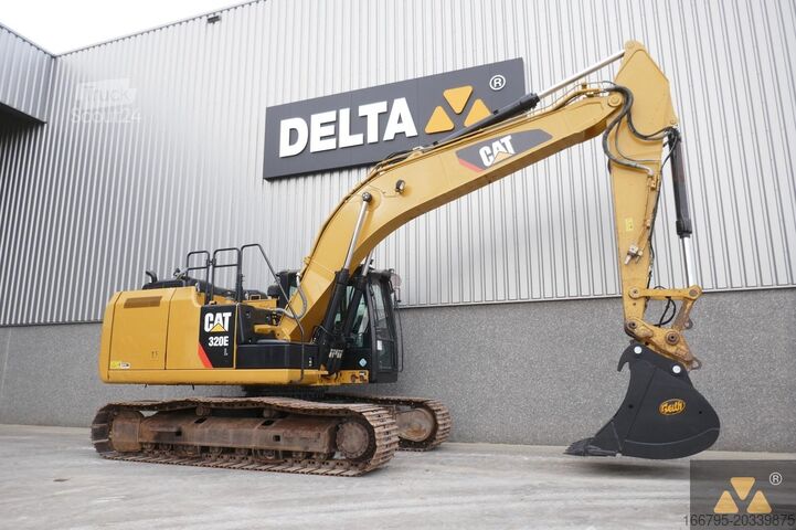 Grävmaskin på larvband Caterpillar 320EL