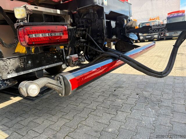 Camión de plataforma MAN TGX 26.470 Euro 6 Abrollkipper mit Ladekran
