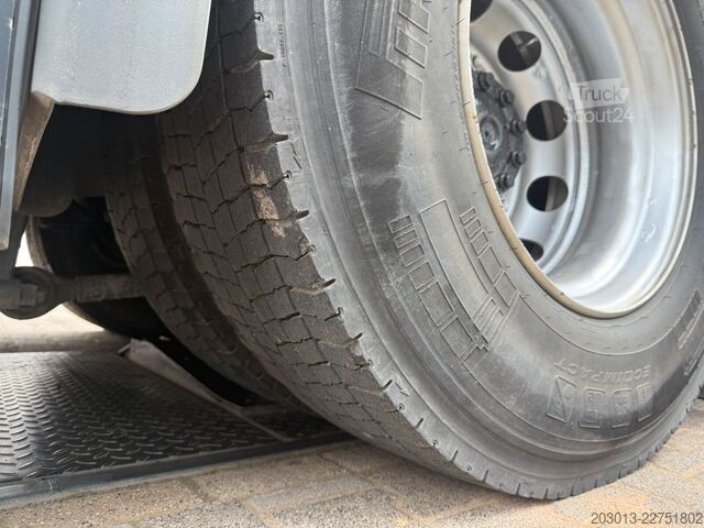 Camión de plataforma MAN TGX 26.470 Euro 6 Abrollkipper mit Ladekran