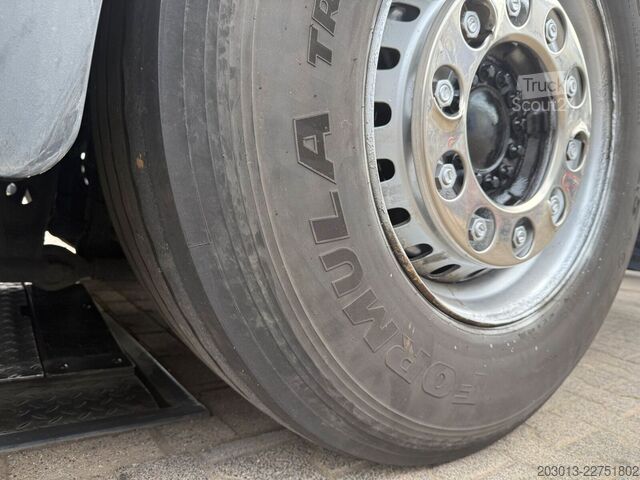 Camión de plataforma MAN TGX 26.470 Euro 6 Abrollkipper mit Ladekran