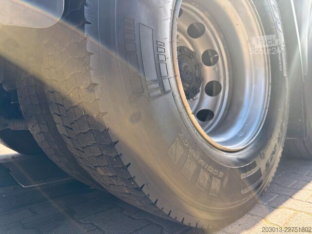Camión de plataforma MAN TGX 26.470 Euro 6 Abrollkipper mit Ladekran