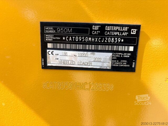 جرافة ذات عجلات CATERPILLAR 950M Radlader mit Schaufel 2.062 BTH